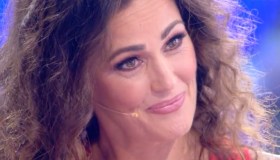 Domenica Live, i 50 anni di Samantha De Grenet: la malattia e l’amore per il marito