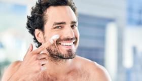 Skincare uomo: i prodotti must have per prendersi (o prenderti) cura di sé
