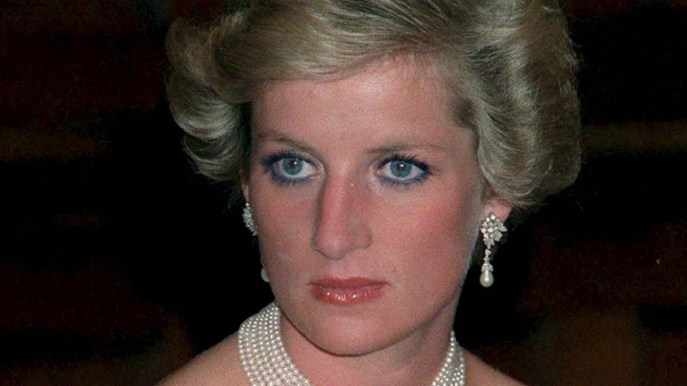 Lady Diana ebbe 10 flirt prima che Carlo tornasse da Camilla: le rivelazioni di The Crown