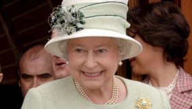 I regali più bizzarri e strani ricevuti dalla Regina Elisabetta a Natale