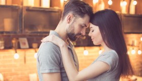 L’amore non basta per amare, la poesia di Mauro Leonardi