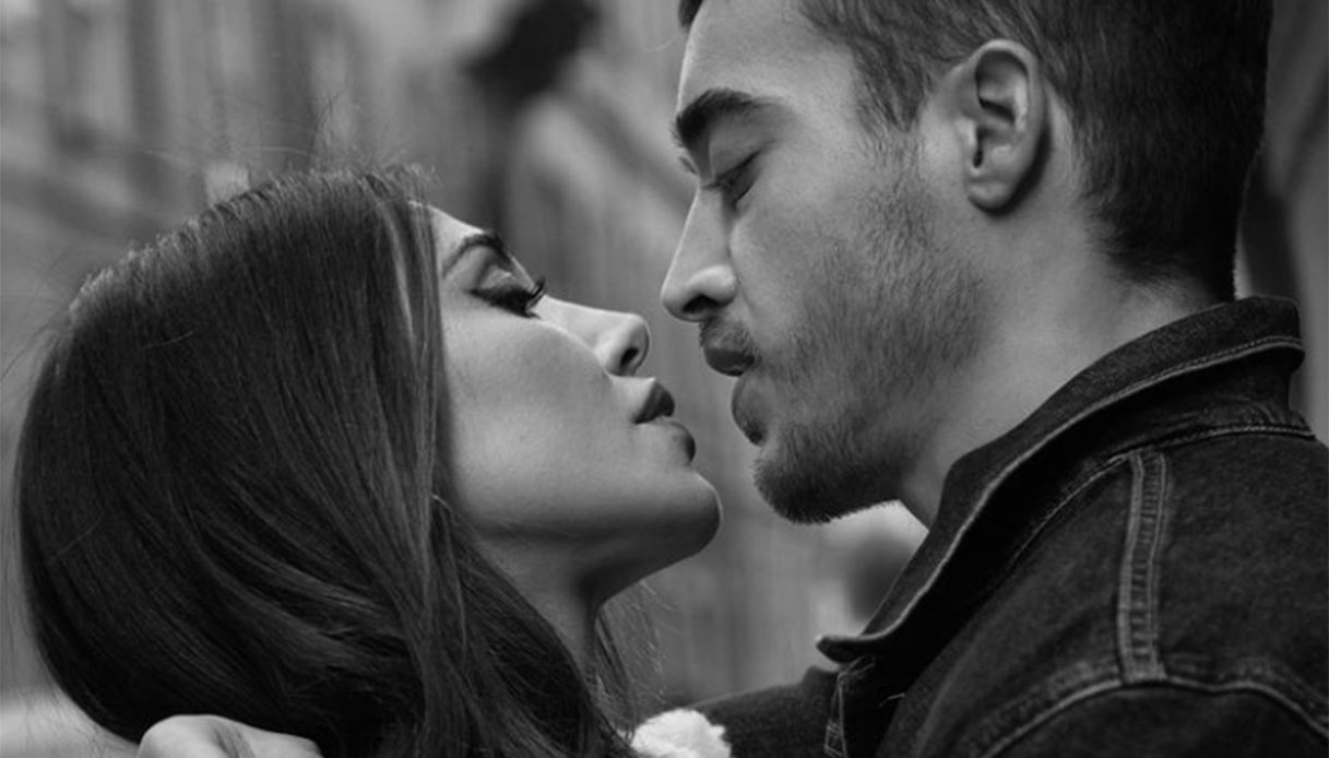 Belen tatua il suo amore Antonino (tra un bacio e l’altro)