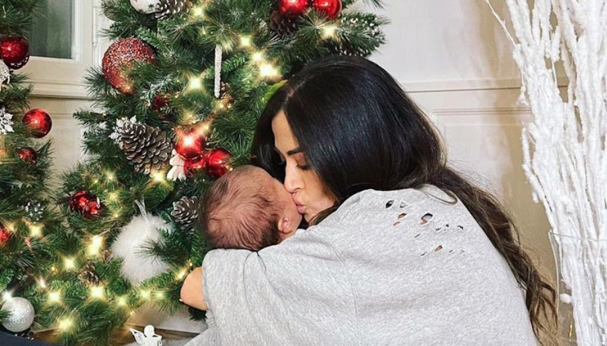 Giorgia Palmas and the first Christmas with Mia: the shot is very tender