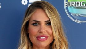 Ilary Blasi ironizza su Barbara D’Urso e Maria De Filippi e commenta su Instagram i loro look