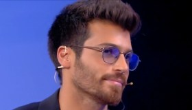 C’è posta, Can Yaman conquista il pubblico e Maria: i retroscena sul suo passato
