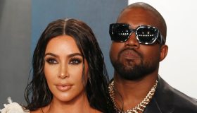 Kanye West, le sue sneaker vendute a 1,8 milioni: monetizza per il divorzio da Kim Kardashian