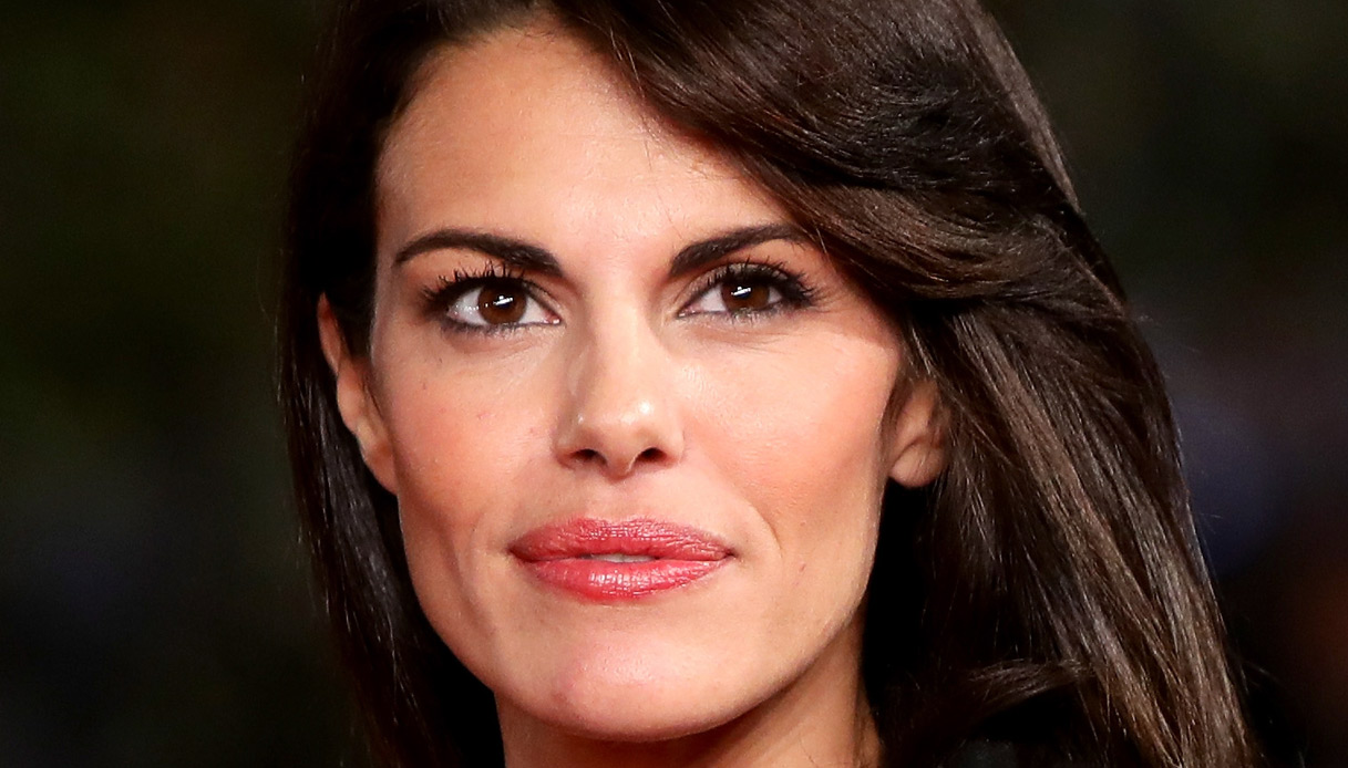 Bianca Guaccero su Instagram, il mini dress per i 40 anni è splendido