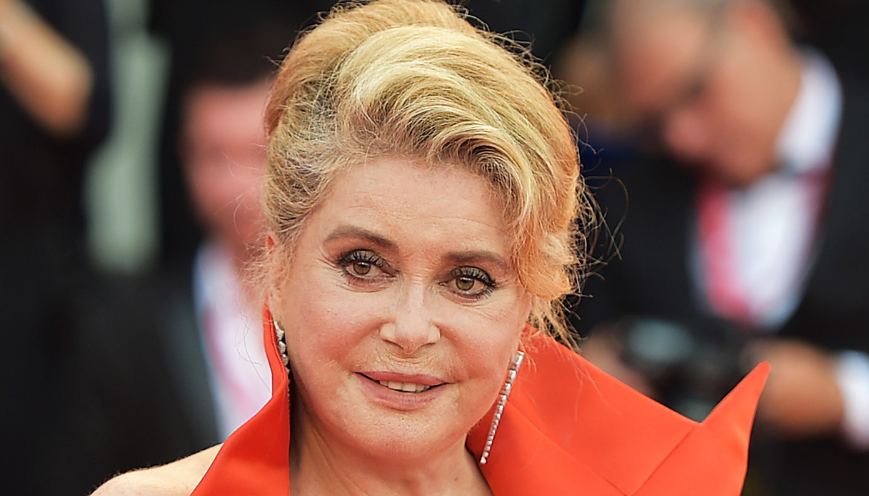 Catherine Deneuve, a 77 anni nuovo volto per Saint Laurent