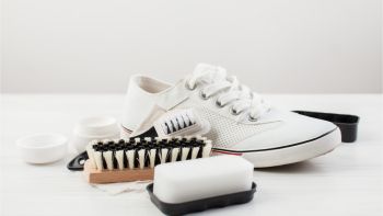 Come pulire le scarpe bianche: metodo fai da te che funziona