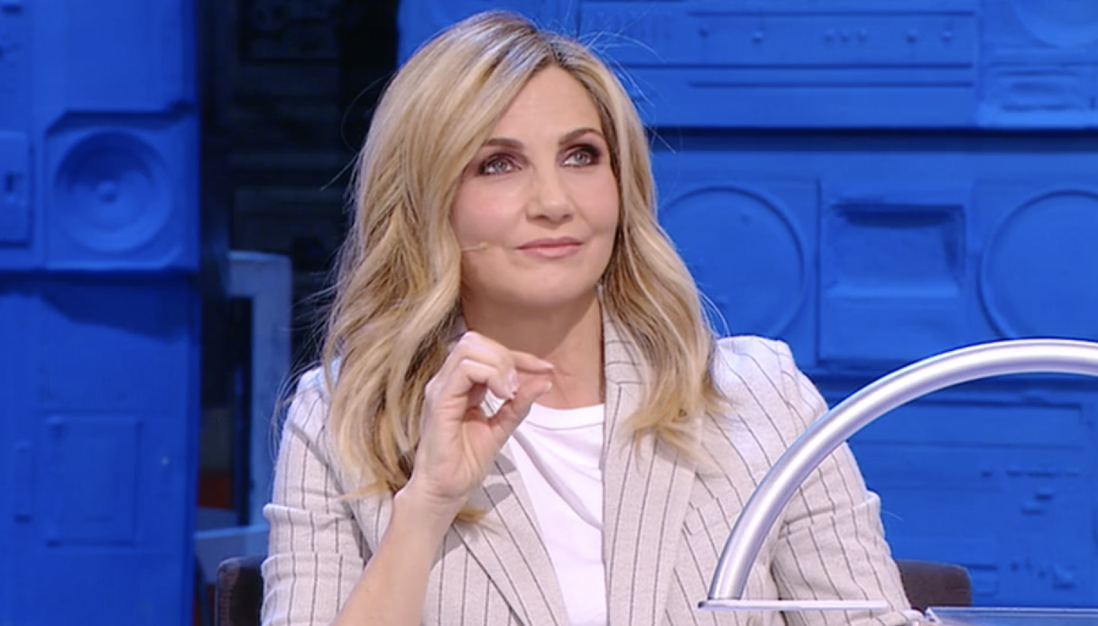 Amici 2021, la Cuccarini difende Rosa con la Celentano: “Questo è bullismo”