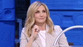 Amici 2021, la Cuccarini difende Rosa con la Celentano: “Questo è bullismo”