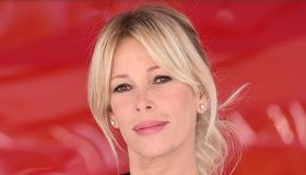 Alessia Marcuzzi incanta su Instagram e si scatena come in Risky Business