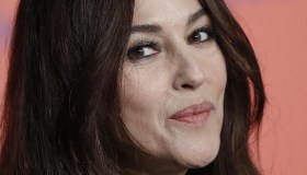 Monica Bellucci cambia look (di nuovo) ed è splendida