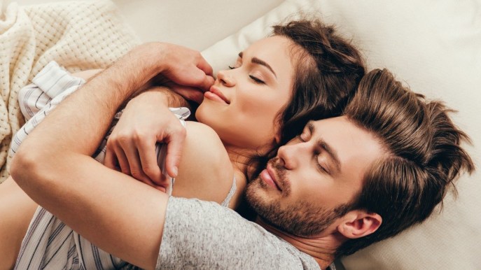 Dormire insieme è più intimo di fare l’amore. E fa bene alla coppia