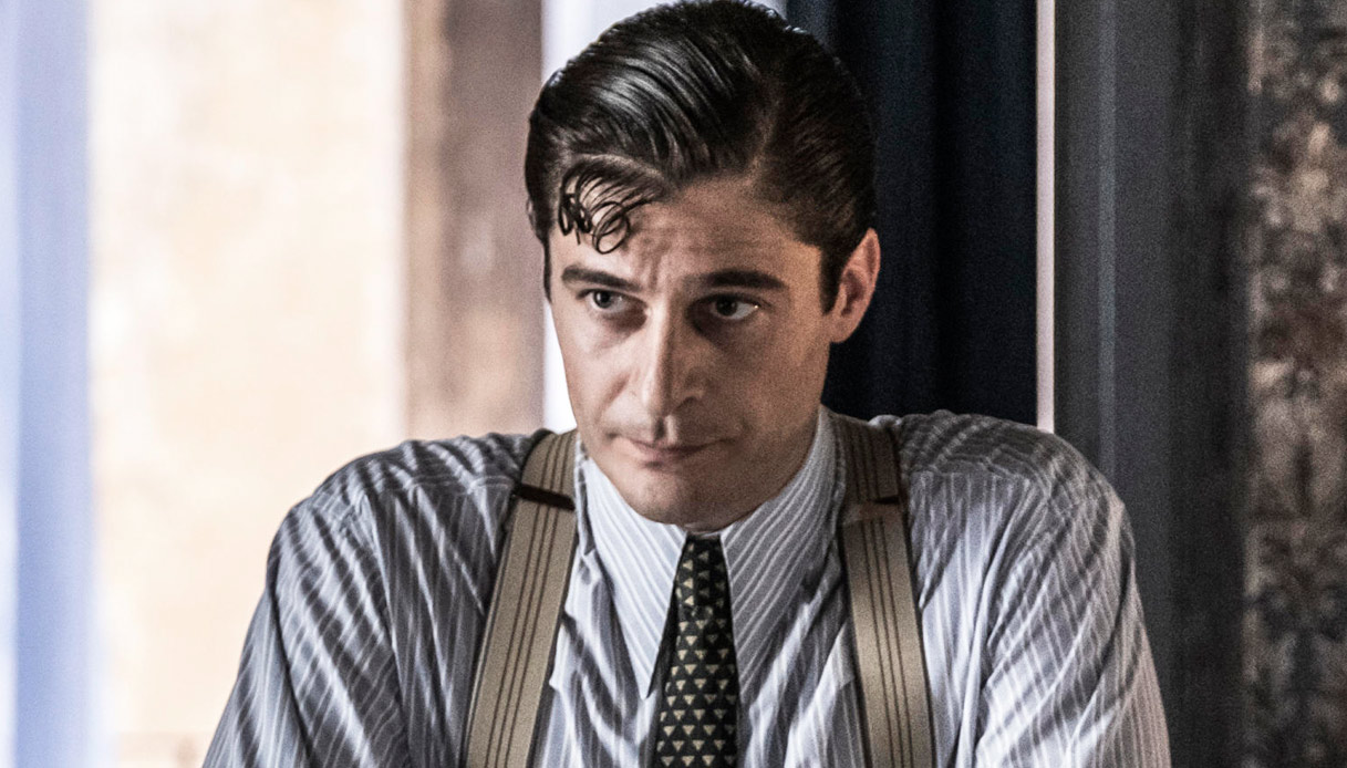 Il Commissario Ricciardi straccia il GF Vip ed Enrica strega Lino Guanciale