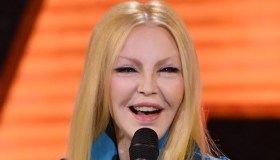 Minaccia Bionda, Patty Pravo ammalia tutti con la sua voce e il suo look