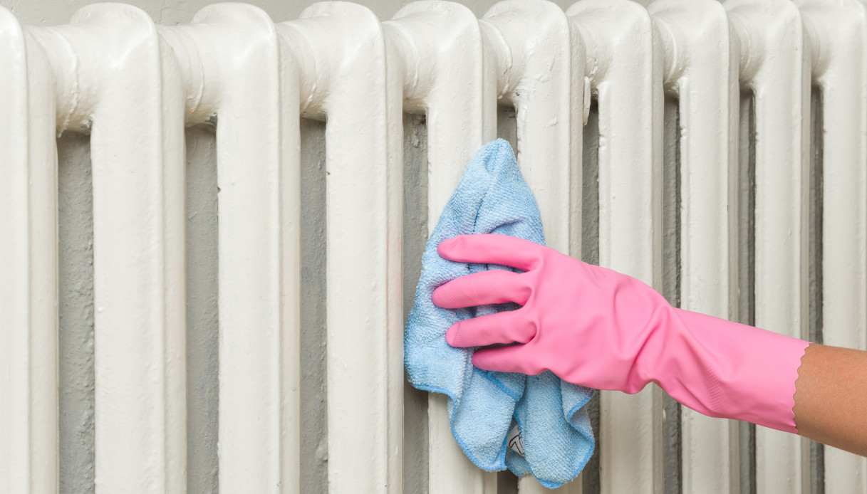 Come pulire i termosifoni da polvere, ruggine e macchie?