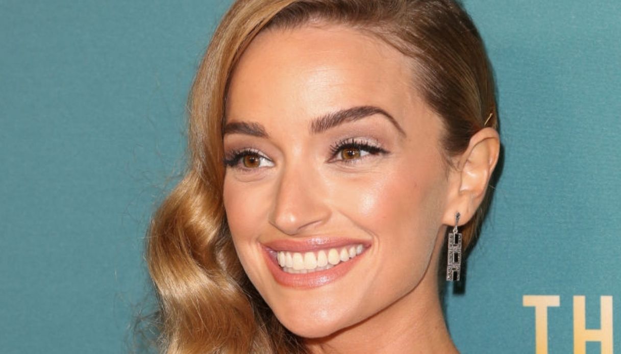Chi è Brianne Howey, attrice della serie del momento Ginny e Georgia