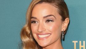 Chi è Brianne Howey, attrice della serie del momento Ginny e Georgia