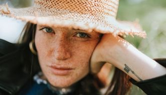 7 consigli smart e alla portata di tutte per capelli al top anche in estate