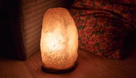 Lampada di sale: benefici, proprietà e come usarle