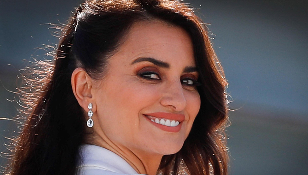 Penelope Cruz cambia look: il nuovo taglio di capelli che la ringiovanisce