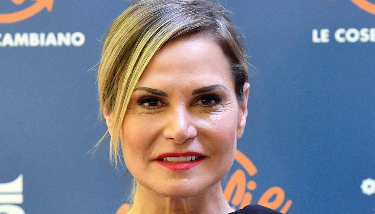 Simona Ventura positiva al Covid, le prime parole: “Spero di essere una roccia”