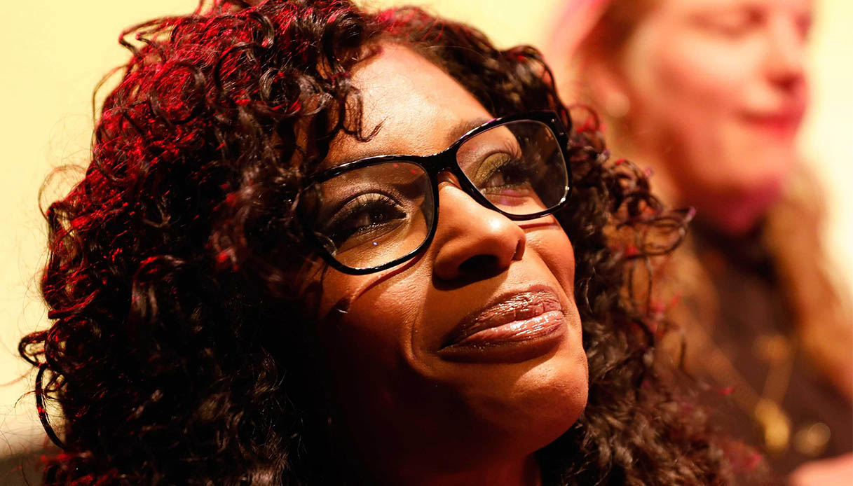 Sylvana Simons, chi è l’ex dj prima donna nera a fondare un partito in Olanda