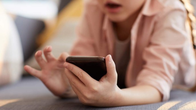 Genitori, l’adescamento online è un pericolo reale: aprite gli occhi