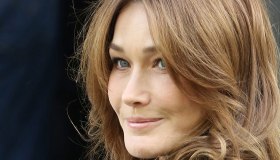 Carla Bruni, che ama e difende il suo Sarkozy fino alla fine