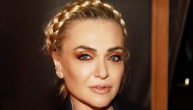 Paola Barale svela su Instagram la nuova pettinatura e lascia senza fiato