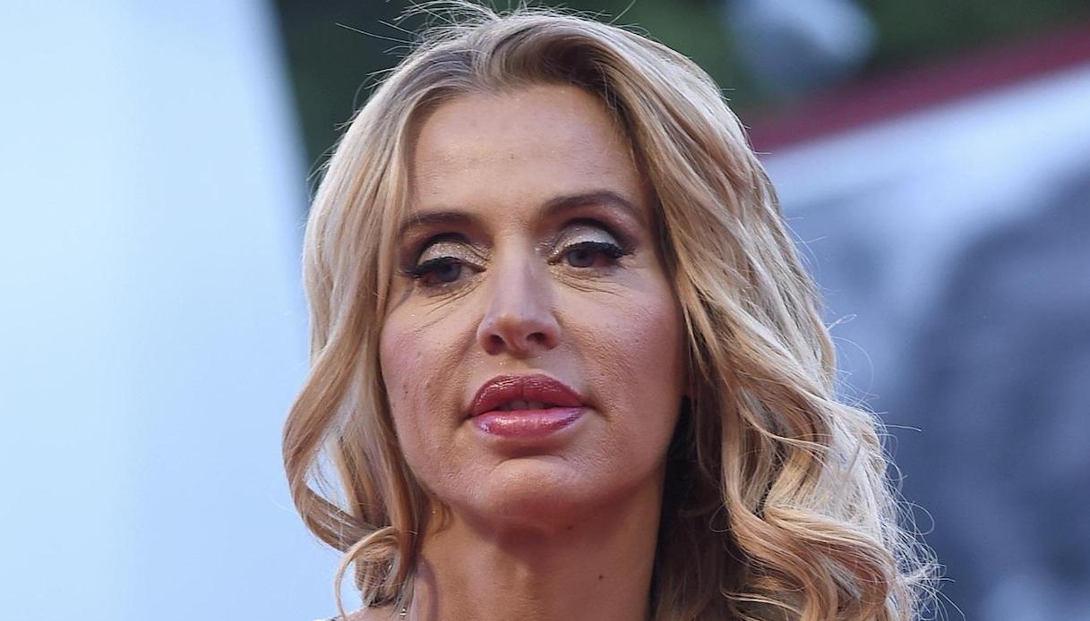 Valeria Marini, alleged scam to the mother: the hyenas clarify