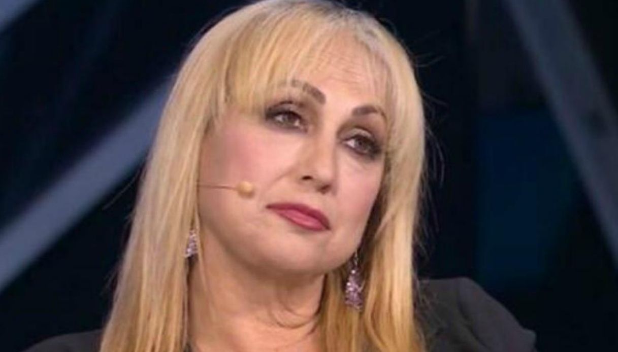 “Amici è una farsa”: il like della Celentano fa discutere