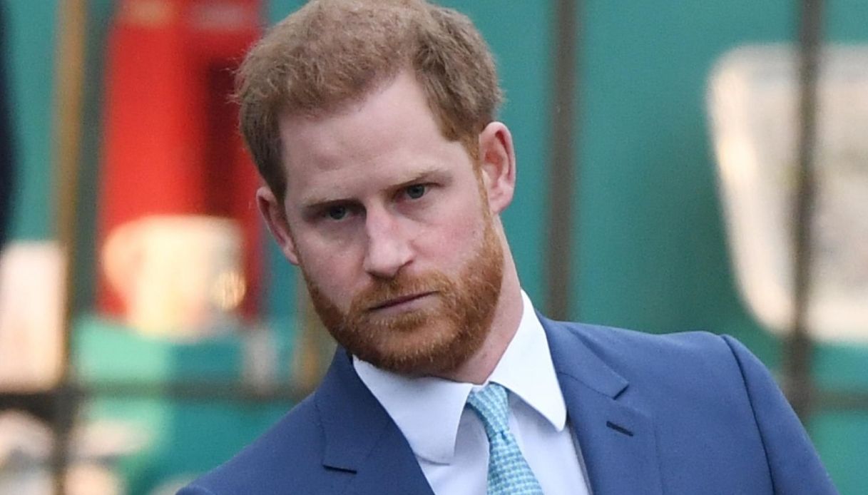 Harry si rifugia da Eugenia ed evita William in attesa dei funerali