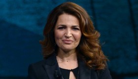 Tosca D’Aquino, su Instagram il piede fasciato: incidente per le vie di Roma