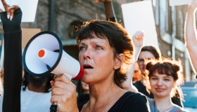 “Affrontiamo insieme la diseguaglianza economica”: l’appello delle donne francesi