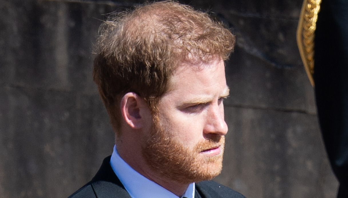 La Regina si rifiuta di parlare con Harry e lui pare sia già tornato da Meghan Markle