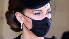 La Regina parla alla Nazione e Kate Middleton è al suo fianco