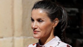 Letizia non sbaglia un look. E la stampa la elegge Regina di Stile