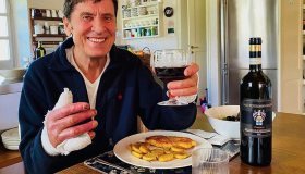 Gianni Morandi brinda alla guarigione: l’odissea dell’incidente