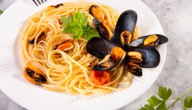 Dieta per l’ipotiroidismo: i menù da portare in tavola quando la tiroide funziona “poco”