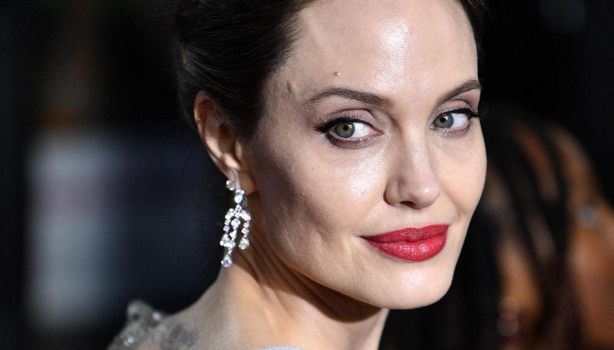 Angelina Jolie rinata dopo il divorzio. E vuole dare battaglia a Pitt