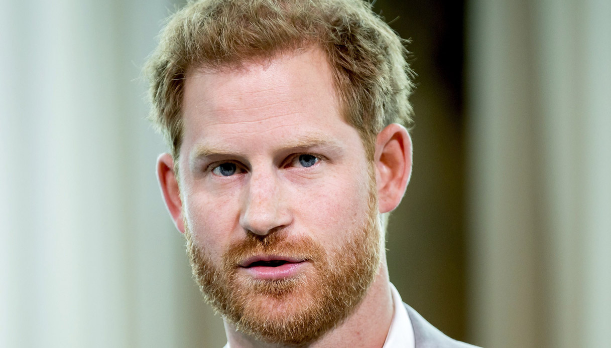 Harry sotto pressione: “Deve rinunciare subito ai suoi titoli”