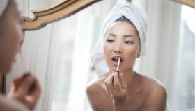 Make-up step by step: la guida per applicare i trucchi nell’ordine giusto