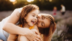 Il giorno in cui ho smesso di giudicare le madri