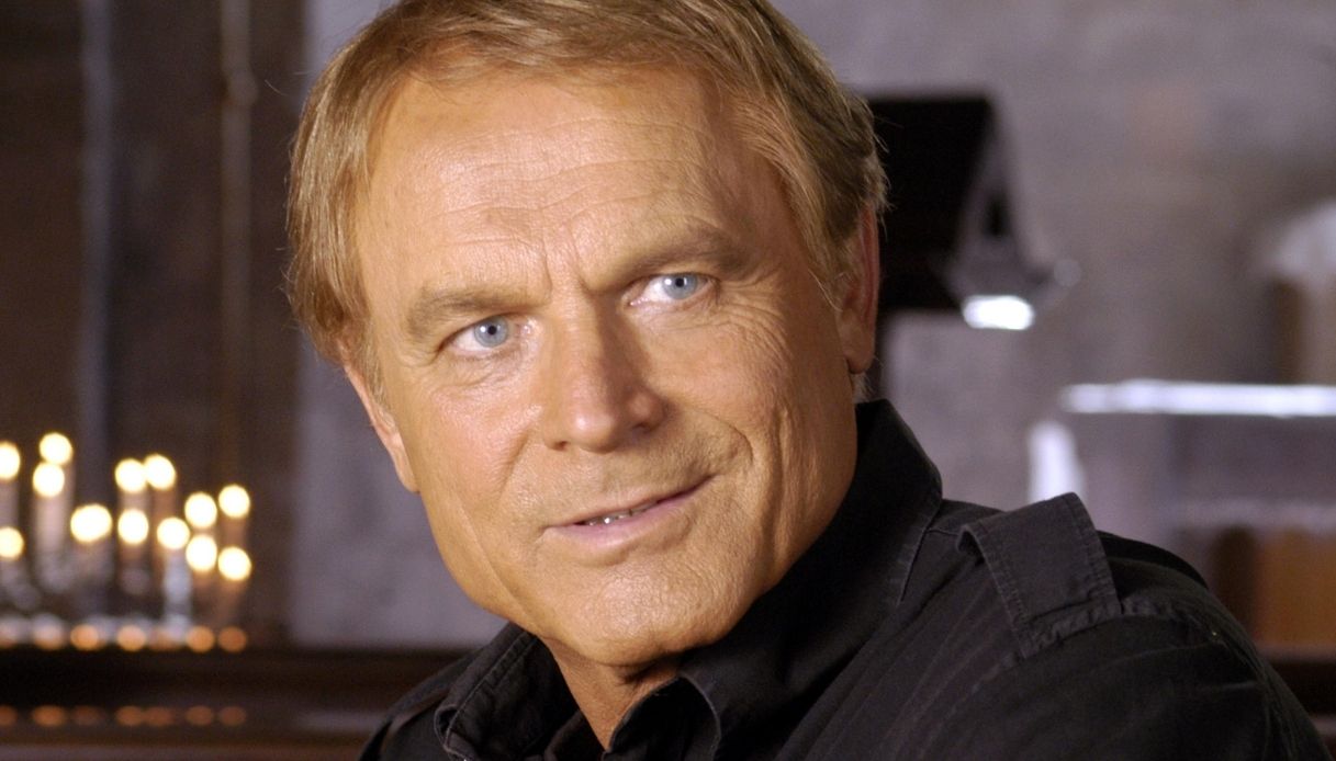 Ascolti tv del 21 novembre, su Rai 1 il ritorno di Terence Hill in Don Matteo