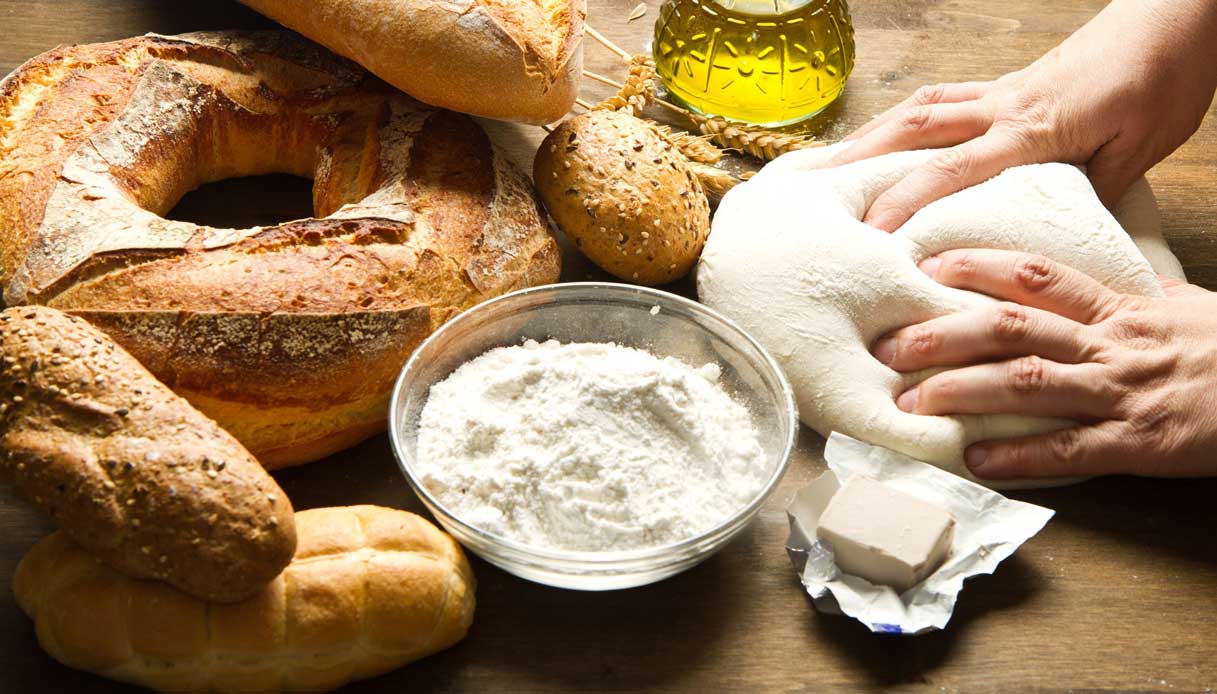Fare il pane a casa: meglio impastatrice o macchina del pane?