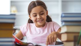 Pregrafismo: quando e come iniziare i bambini alle lettere