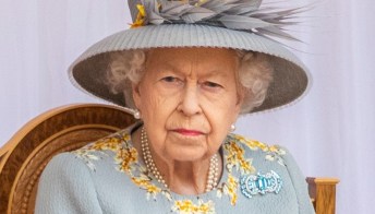 Regina Elisabetta sola al Trooping the Colour: una festa a metà