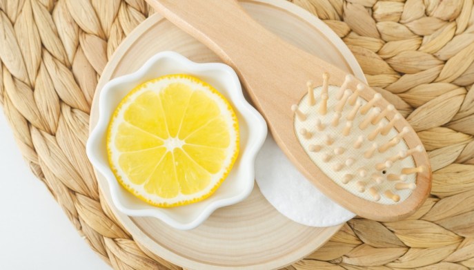 Risciacquo acido capelli con il limone